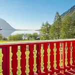 6 Person In Laupstad-by Traum